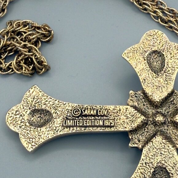 Sarah Coventry Vintage Limited Edition 1975 Cross Pendant Gold Tone Faux Pearl - Picture 4 of 9